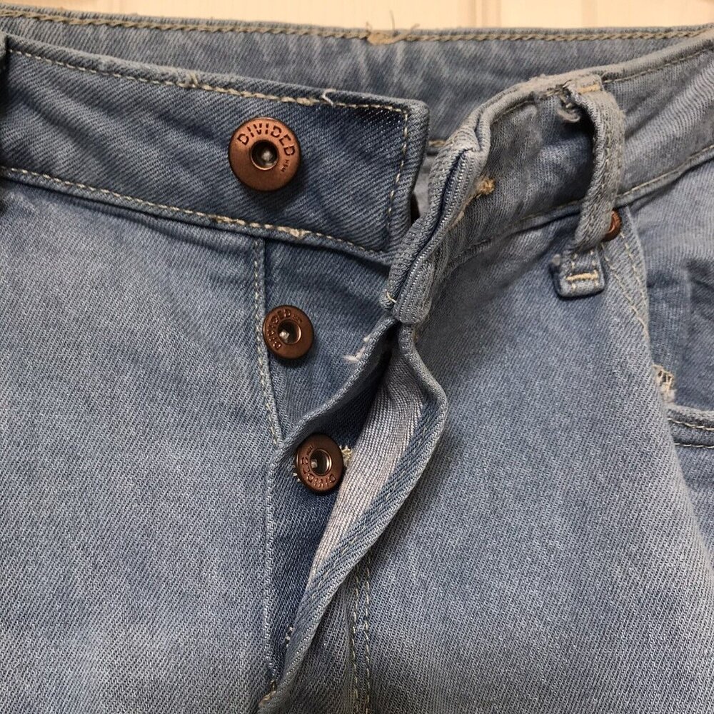 Divided H & M Distressed Light Blue Denim Crop Skinny Jeans Size 6 Destroyed Hem - Picture 6 of 10